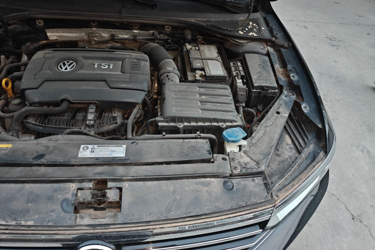 Used Volkswagen Magotan 2018 Facelift 330TSI DSG Luxury Model Engine Bay Left
