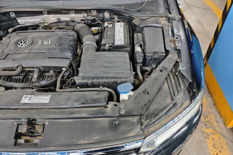 Used Volkswagen Magotan 2018 Facelift 330TSI DSG Luxury Model Engine Bay Left