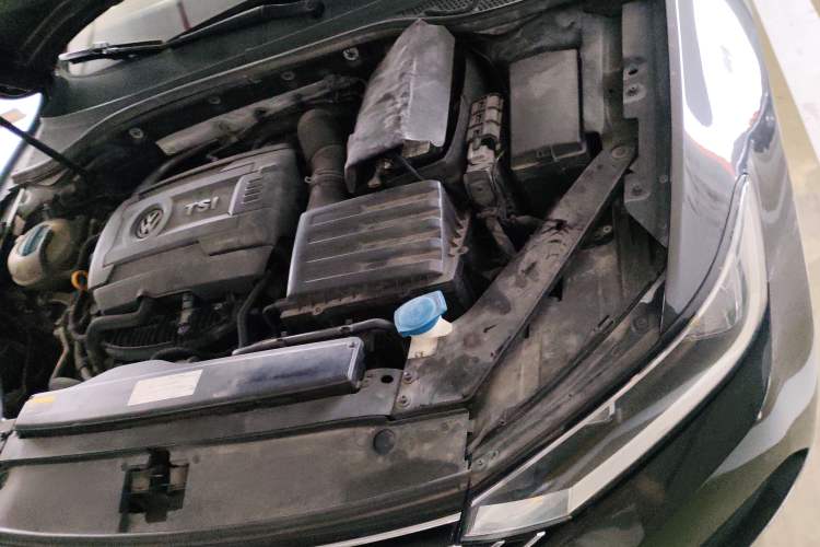 Used Volkswagen Magotan 2018 330TSI DSG Advanced Model Engine Bay Left