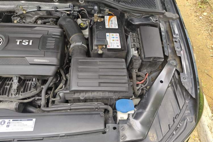 Used Volkswagen Magotan 2018 330TSI DSG Advanced Model Engine Bay Left