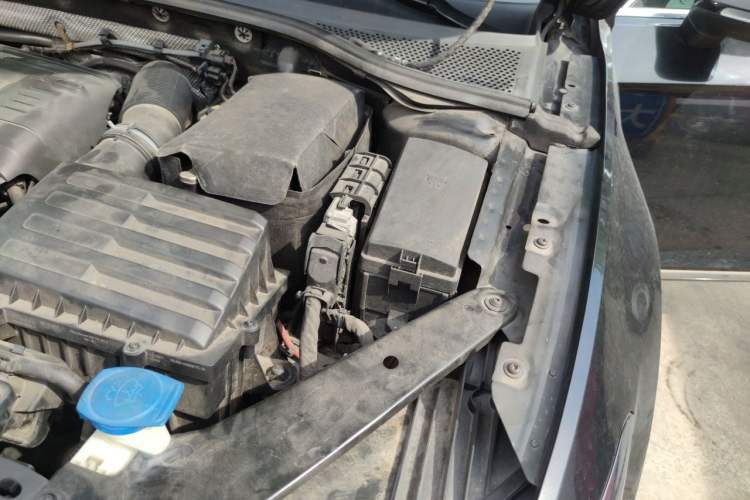 Used Volkswagen Magotan 2018 330TSI DSG Luxury Model Engine Bay Left
