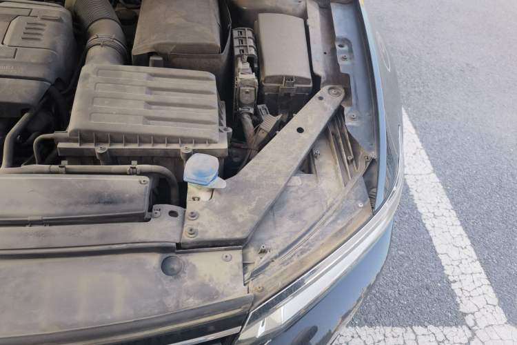 Used Volkswagen Magotan 2018 330TSI DSG Advanced Model Engine Bay Left