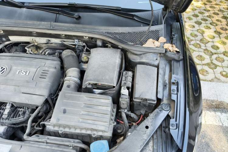 Used Volkswagen Magotan 2018 330TSI DSG Luxury Model Engine Bay Left