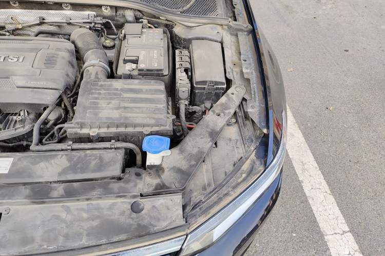 Used Volkswagen Magotan 2018 330TSI DSG Advanced Model Engine Bay Left
