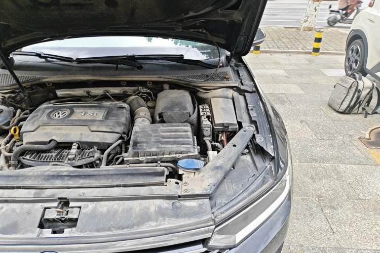 Used Volkswagen Magotan 2018 330TSI DSG Advanced Model Engine Bay Left
