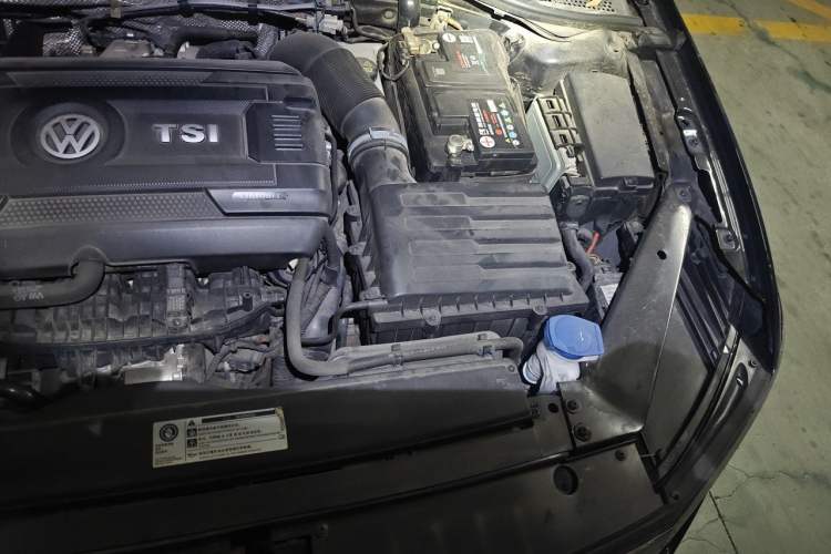Used Volkswagen Magotan 2018 Facelift 380TSI DSG Luxury Version Engine Bay Left