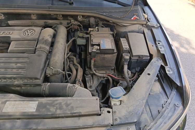Used Volkswagen Magotan 2018 280TSI DSG Comfort Model Engine Bay Left