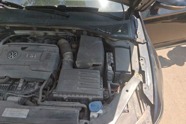 Used Volkswagen Magotan 2018 330TSI DSG Luxury Model Engine Bay Left