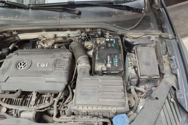 Used Volkswagen Magotan 2018 330TSI DSG Luxury Model Engine Bay Left