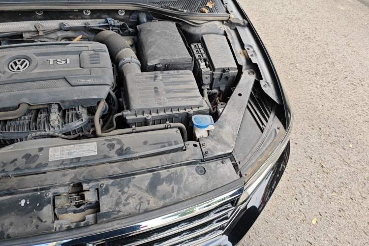 Used Volkswagen Magotan 2018 330TSI DSG Luxury Model Engine Bay Left