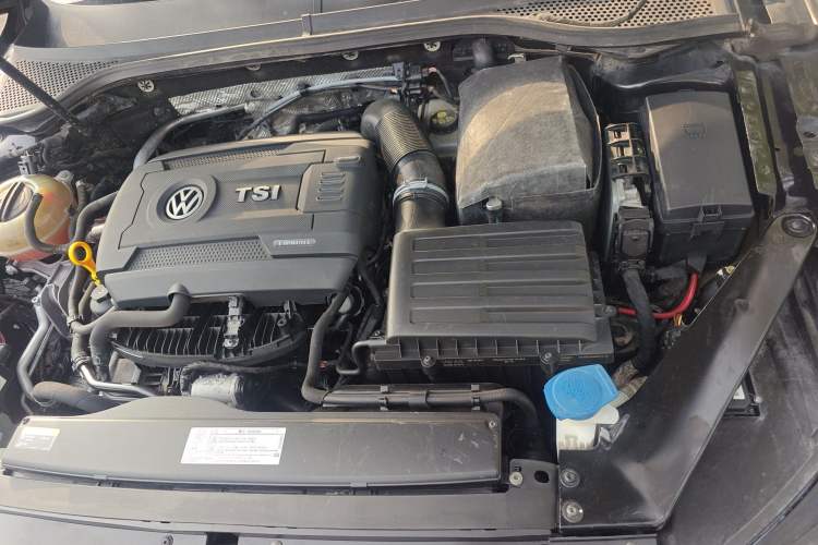 Used Volkswagen Magotan 2018 330TSI DSG Luxury Model Engine Bay Left