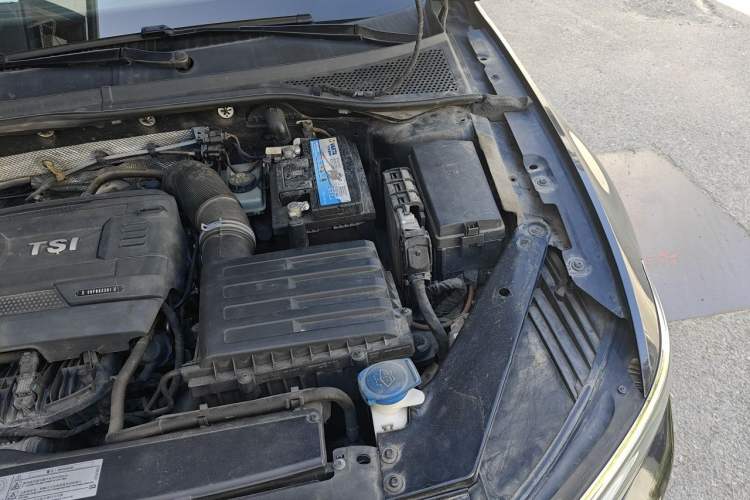 Used Volkswagen Magotan 2018 330TSI DSG Luxury Model Engine Bay Left