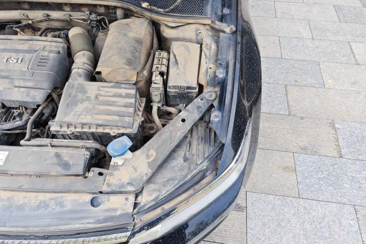 Used Volkswagen Magotan 2018 330TSI DSG Luxury Model Engine Bay Left