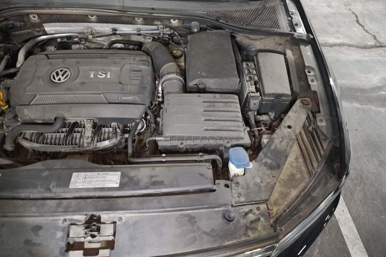 Used Volkswagen Magotan 2018 330TSI DSG Luxury Model Engine Bay Left