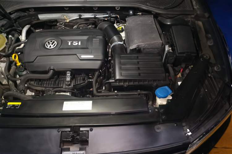 Used Volkswagen Magotan 2018 330TSI DSG Luxury Model Engine Bay Left