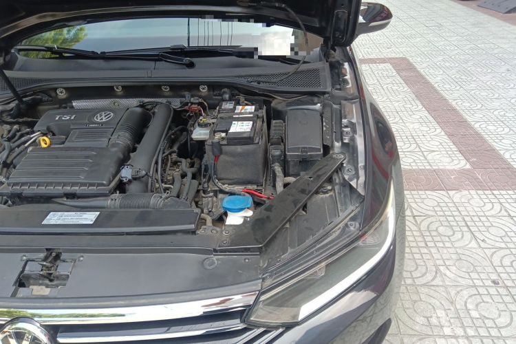 Used Volkswagen Magotan 2018 280TSI DSG Enjoyment Model Engine Bay Left