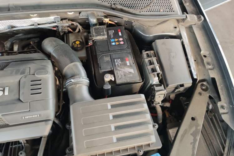 Used Volkswagen Magotan 2018 330TSI DSG Luxury Model Engine Bay Left