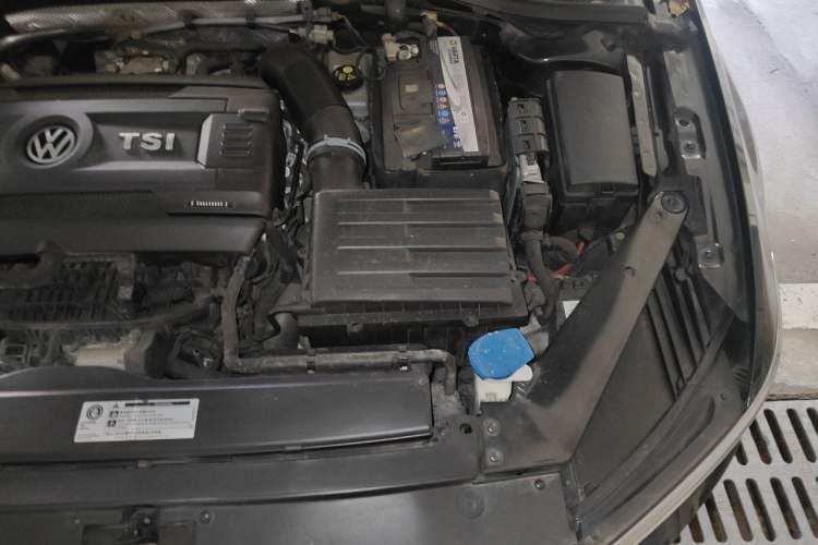 Used Volkswagen Magotan 2018 Facelift 380TSI DSG Luxury Version Engine Bay Left