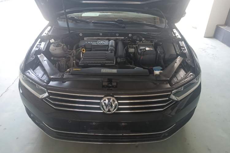 Used Volkswagen Magotan 2018 280TSI DSG Comfort Model Engine Bay