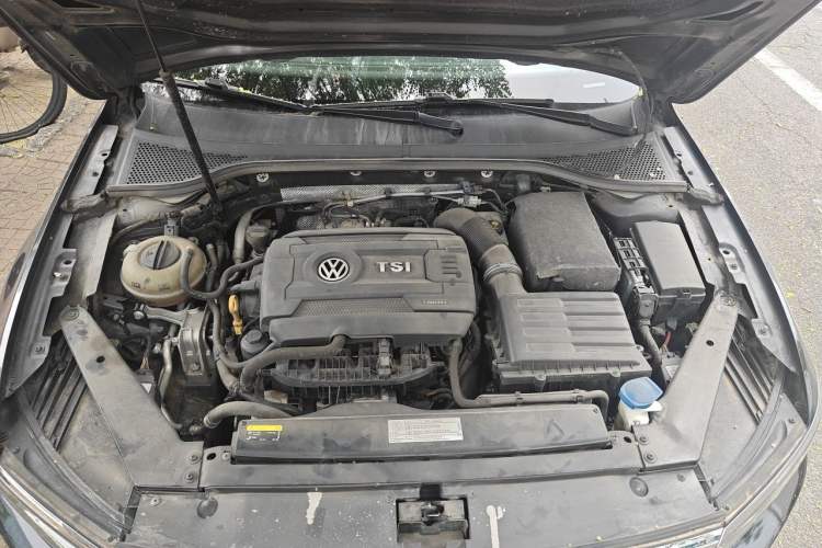 Used Volkswagen Magotan 2018 380TSI DSG Luxury Model Engine Bay