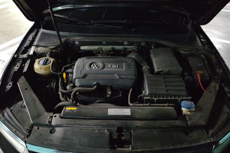 Used Volkswagen Magotan 2018 330TSI DSG Luxury Model Engine Bay