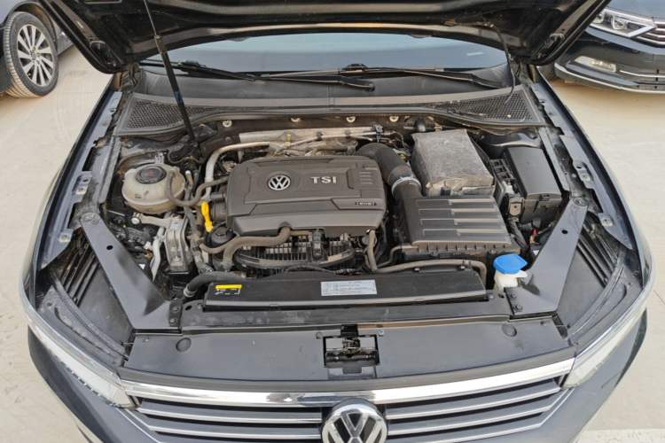 Used Volkswagen Magotan 2018 330TSI DSG Luxury Model Engine Bay