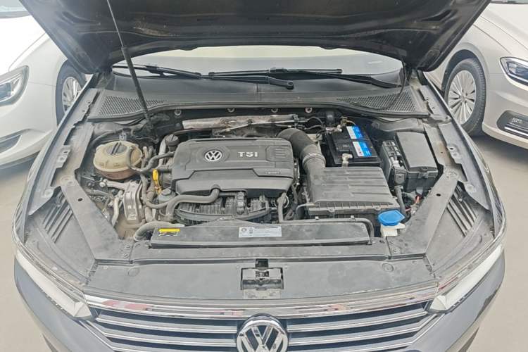 Used Volkswagen Magotan 2018 Facelift 330TSI DSG Luxury Model Engine Bay