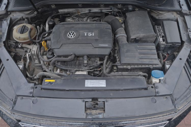 Used Volkswagen Magotan 2018 330TSI DSG Luxury Model Engine Bay