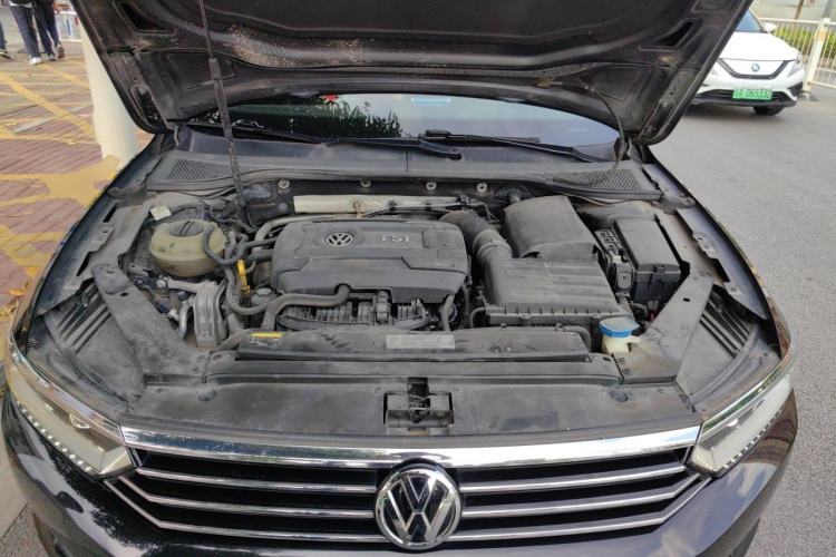 Used Volkswagen Magotan 2018 330TSI DSG Luxury Model Engine Bay