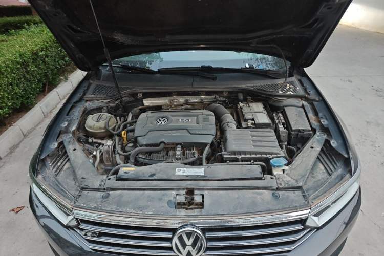Used Volkswagen Magotan 2018 Facelift 330TSI DSG Luxury Model Engine Bay