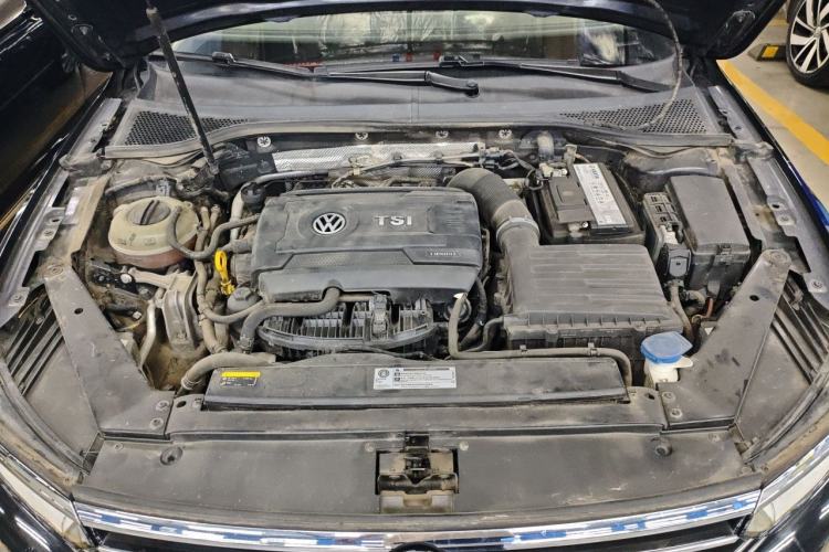 Used Volkswagen Magotan 2018 Facelift 330TSI DSG Luxury Model Engine Bay