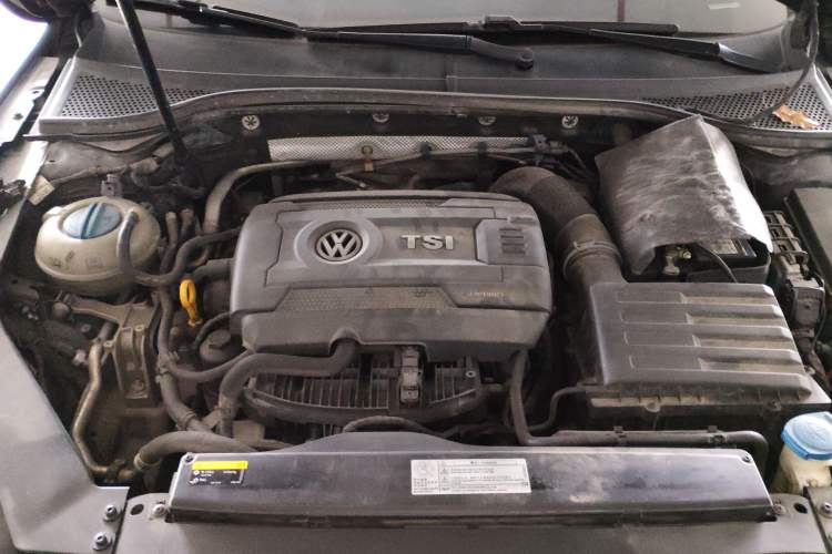 Used Volkswagen Magotan 2018 330TSI DSG Advanced Model Engine Bay