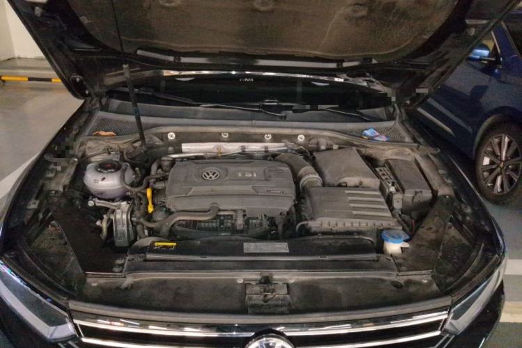 Used Volkswagen Magotan 2018 Facelift 330TSI DSG Luxury Model Engine Bay