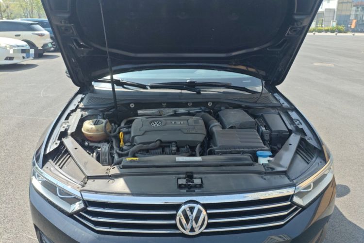 Used Volkswagen Magotan 2018 330TSI DSG Luxury Model Engine Bay