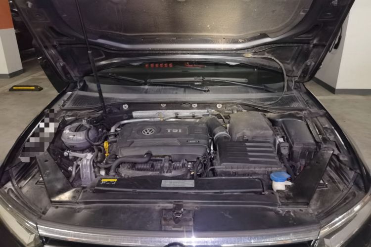 Used Volkswagen Magotan 2018 330TSI DSG Luxury Model Engine Bay