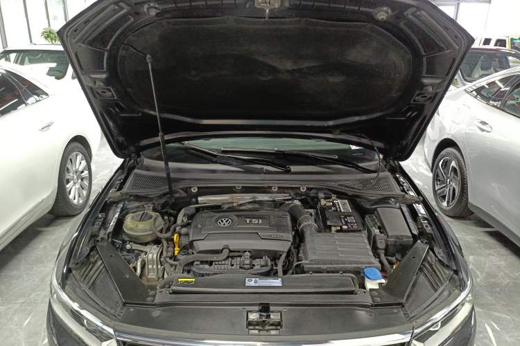 Used Volkswagen Magotan 2018 Facelift 380TSI DSG Luxury Version Engine Bay