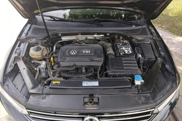 Used Volkswagen Magotan 2018 330TSI DSG Advanced Model Engine Bay