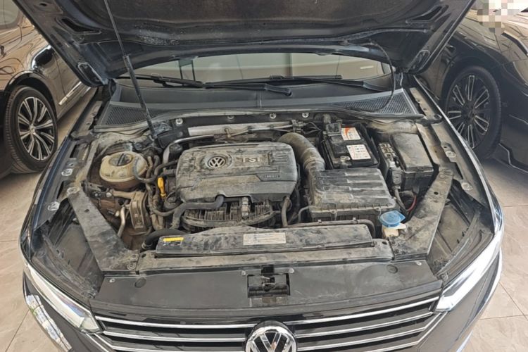 Used Volkswagen Magotan 2018 330TSI DSG Advanced Model Engine Bay