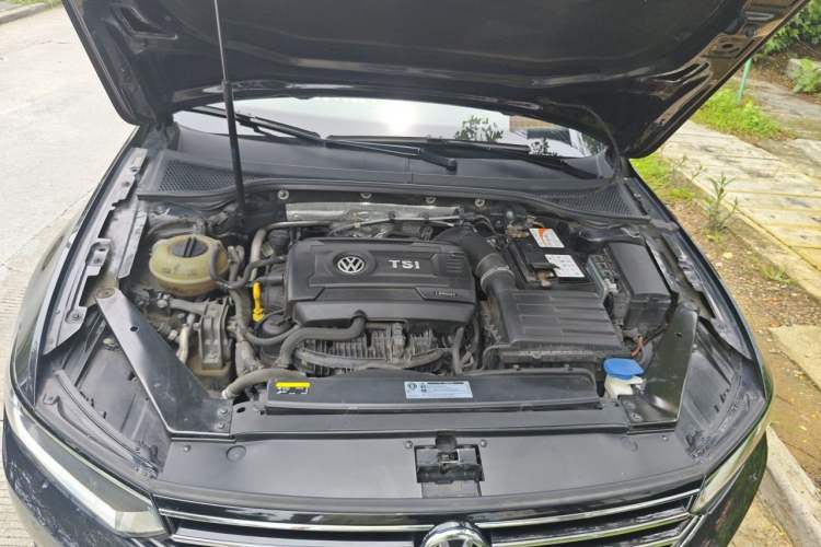 Used Volkswagen Magotan 2018 330TSI DSG Advanced Model Engine Bay
