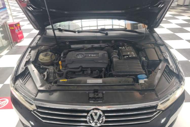 Used Volkswagen Magotan 2018 Facelift 330TSI DSG Luxury Model Engine Bay