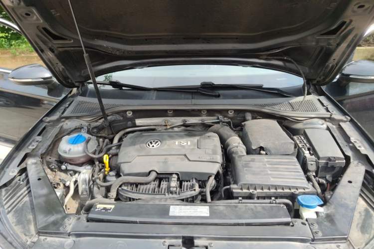 Used Volkswagen Magotan 2018 330TSI DSG Luxury Model Engine Bay