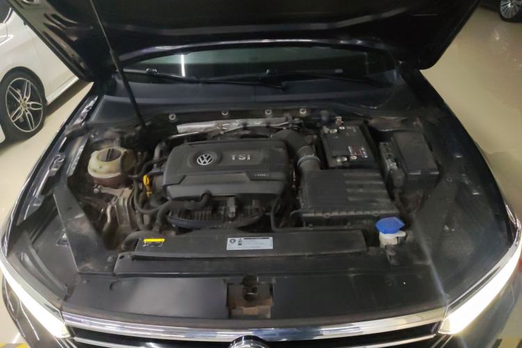 Used Volkswagen Magotan 2018 330TSI DSG Luxury Model Engine Bay