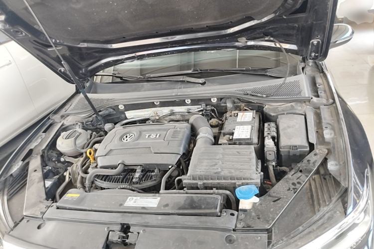 Used Volkswagen Magotan 2018 Facelift 330TSI DSG Luxury Model Engine Bay