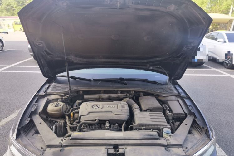 Used Volkswagen Magotan 2018 330TSI DSG Advanced Model Engine Bay