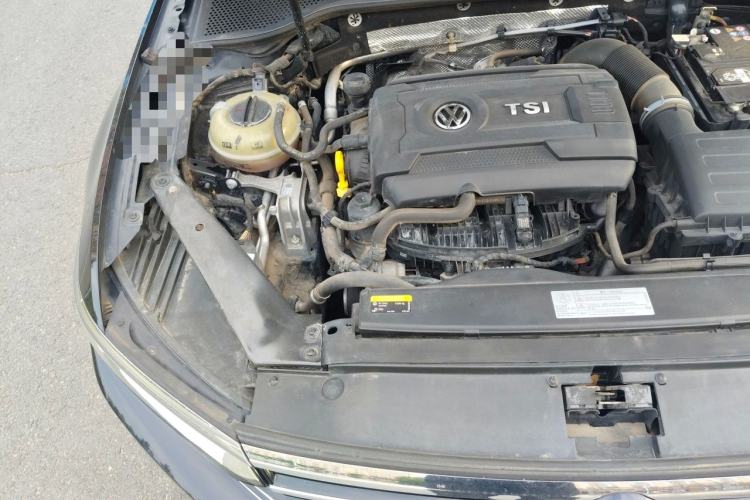 Used Volkswagen Magotan 2018 Facelift 330TSI DSG Luxury Model Engine Bay Right