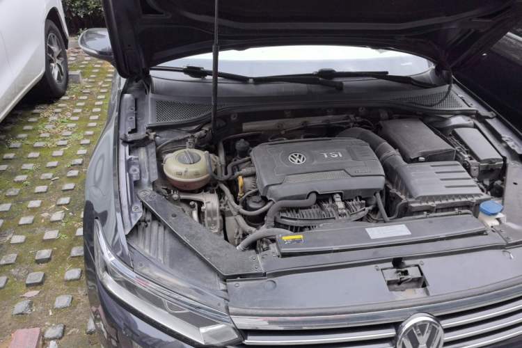Used Volkswagen Magotan 2018 330TSI DSG Luxury Model Engine Bay Right
