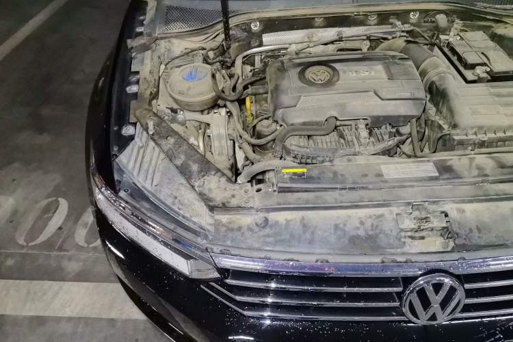 Used Volkswagen Magotan 2018 330TSI DSG Luxury Model Engine Bay Right