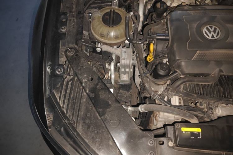 Used Volkswagen Magotan 2018 330TSI DSG Luxury Model Engine Bay Right