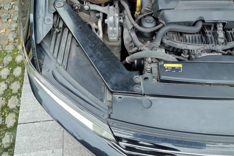 Used Volkswagen Magotan 2018 330TSI DSG Luxury Model Engine Bay Right