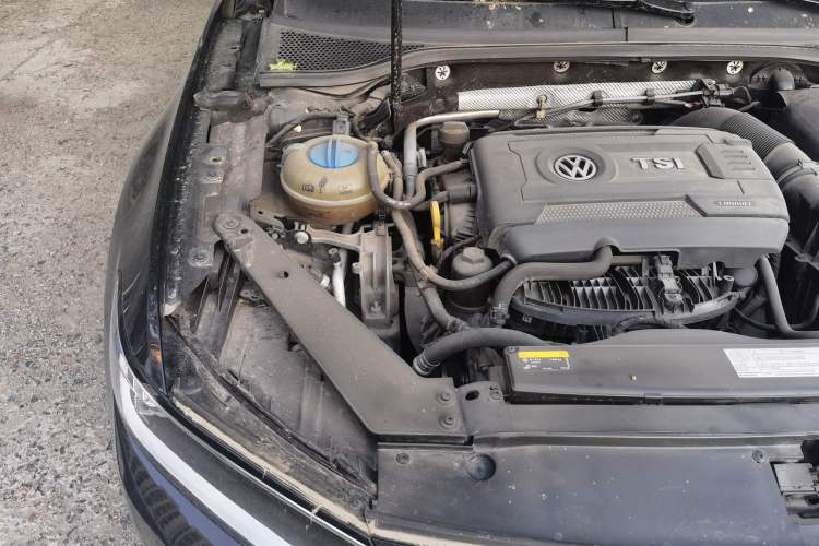 Used Volkswagen Magotan 2018 330TSI DSG Advanced Model Engine Bay Right